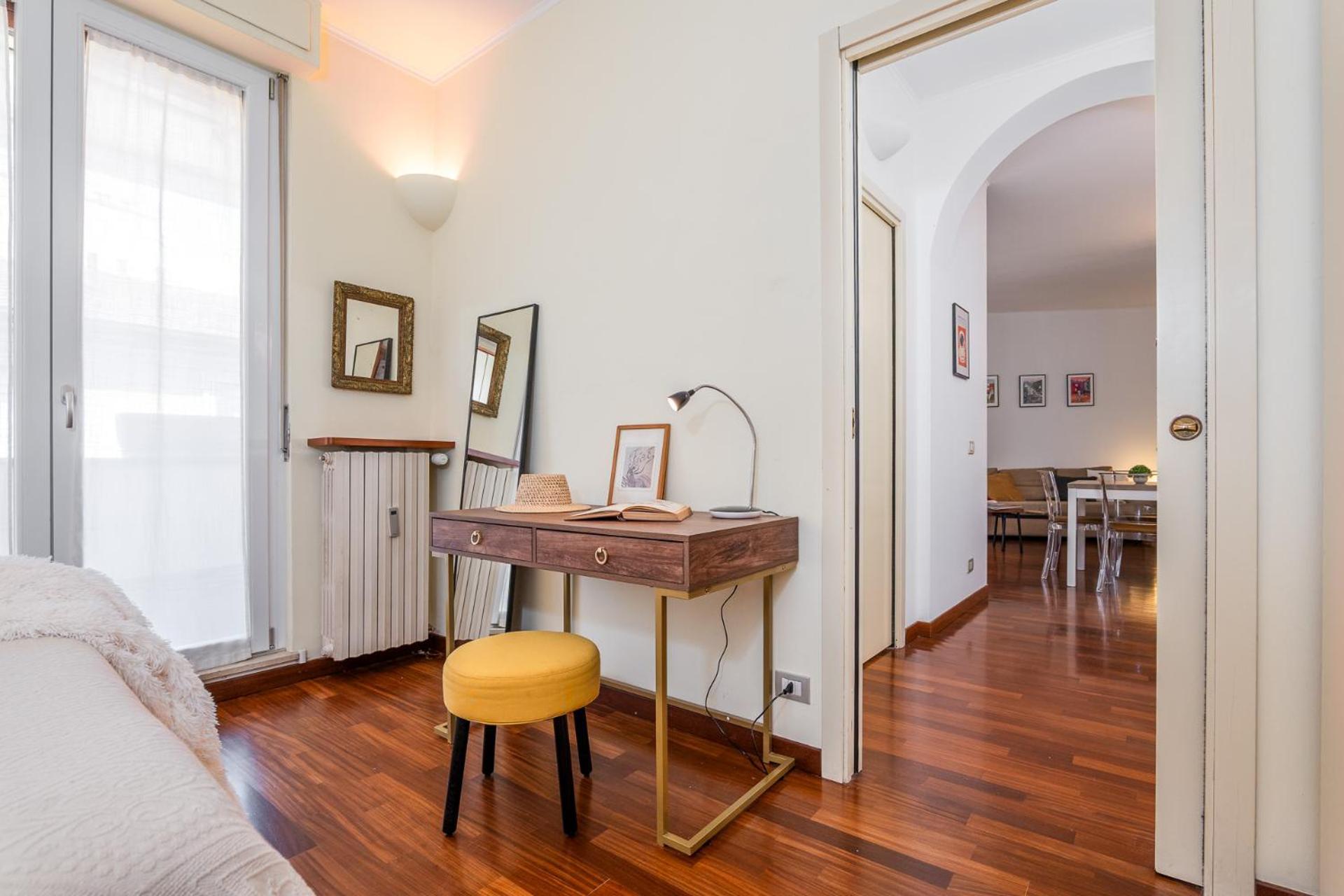 Flat In Center With Terrace, Near Garibaldi Fs * Milan